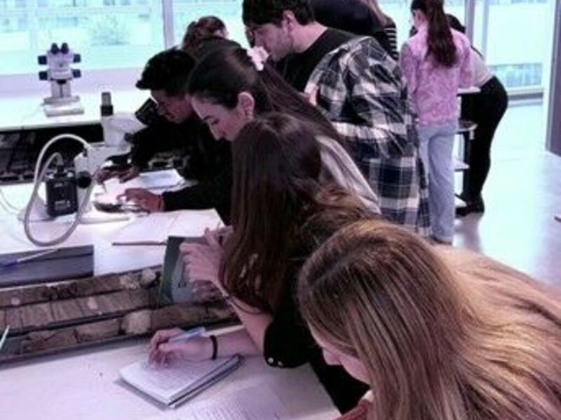 Students from the "AAPG UBA Student Chapter" visited LCV